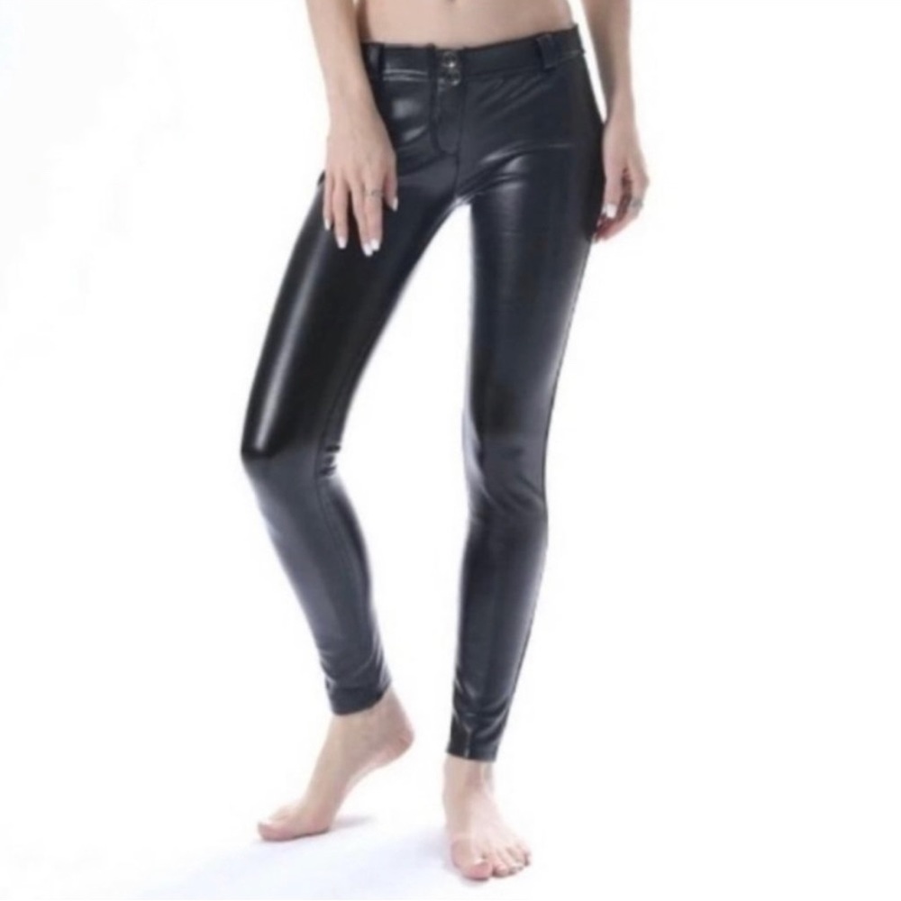 Best Yoga Store Black Faux Leather Hiney Trainer Pants